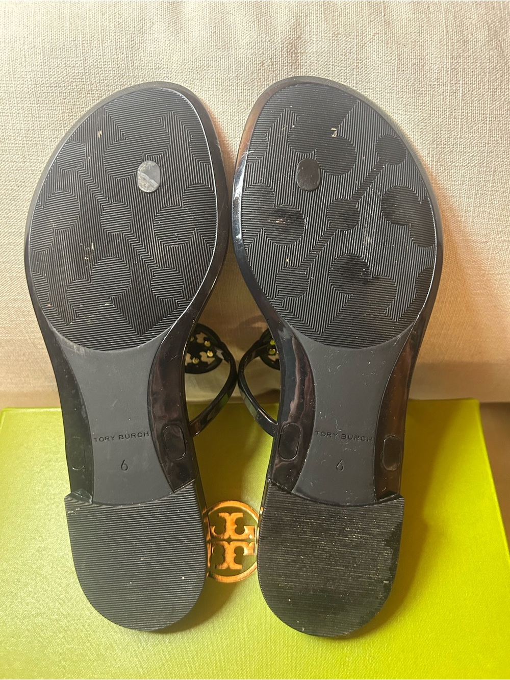 Tory Burch Black Jelly Thong Sandals with Gold Logo - Picture 3 of 4